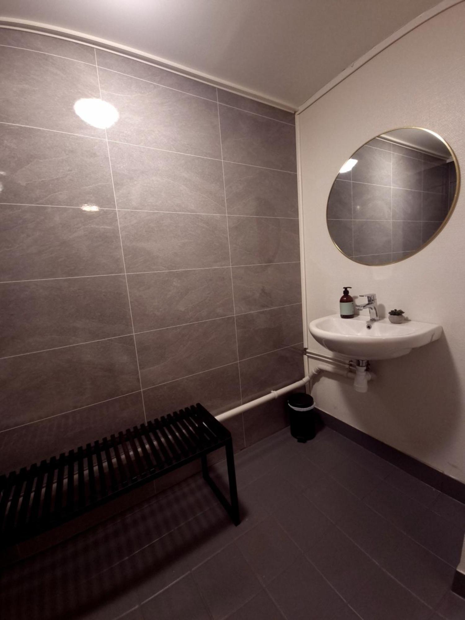 Motel A11 *